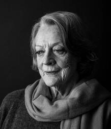 Foster Granny: Ella Serfort